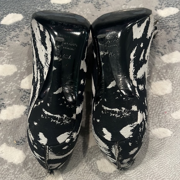Lanvin black and white silk print pumps. Size 40.5 - Picture 4 of 6